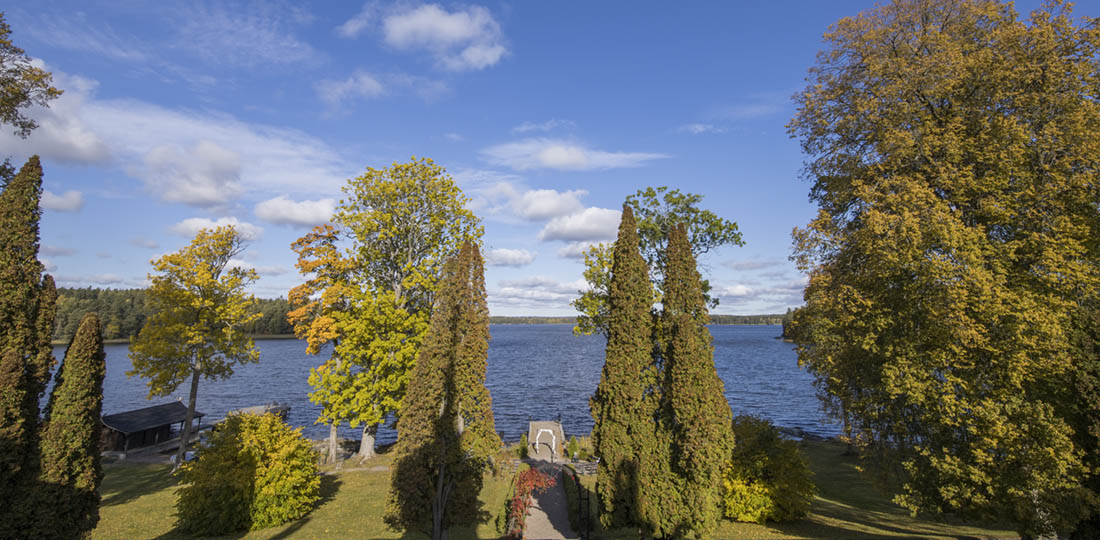 Utsikt över sjön Båven från Rockelstad slott